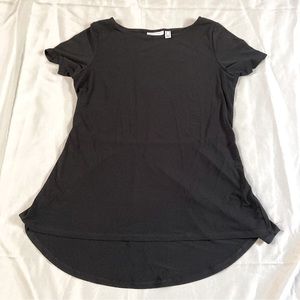 Susan Graver black short sleeve shirt size small with a flow finish in the back